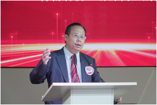 海南政法職業(yè)學(xué)院副院長(zhǎng)、海南省委“講師團(tuán)”成員、教授、博士生導(dǎo)師朱錦茂。符敦孝攝