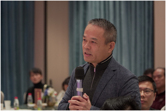 海南畫王文華傳播有限公司董事長(zhǎng)陳潤(rùn)。符敦孝攝